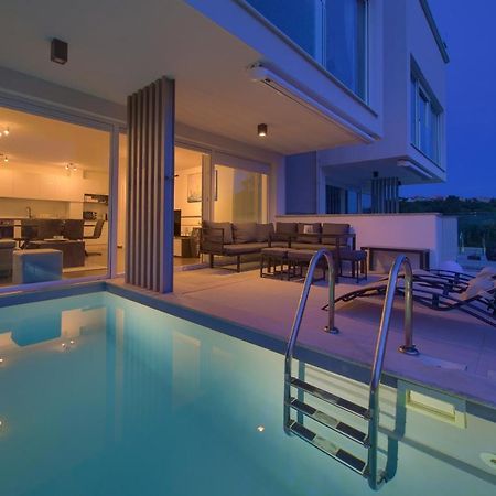 Villa Solis Lacus Modern Apartment - Private Heated Pool - Smart Tv Sky X - Free Parking Njivice Exteriör bild