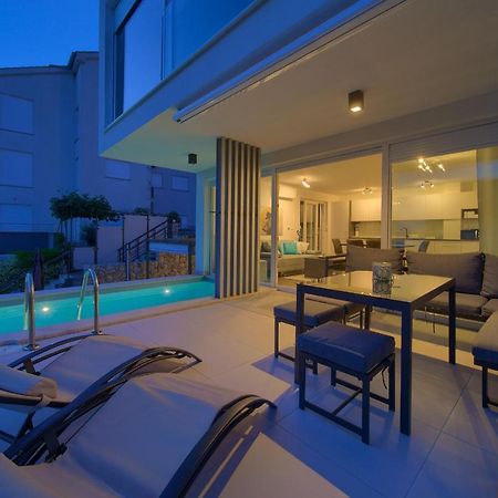 Villa Solis Lacus Modern Apartment - Private Heated Pool - Smart Tv Sky X - Free Parking Njivice Exteriör bild