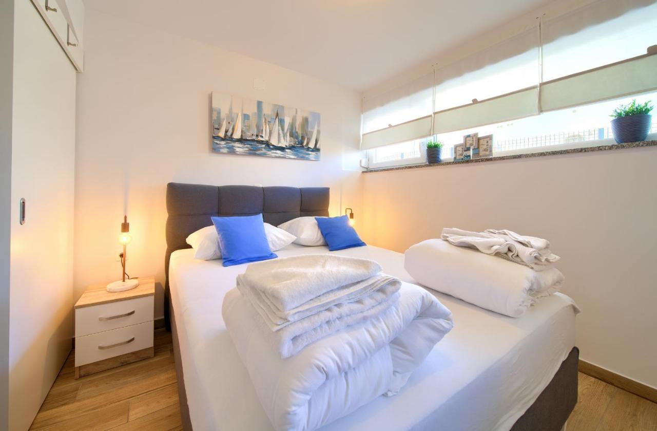 Villa Solis Lacus Modern Apartment - Private Heated Pool - Smart Tv Sky X - Free Parking Njivice Exteriör bild