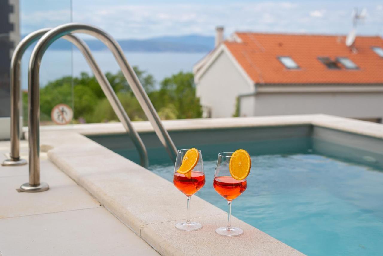 Villa Solis Lacus Modern Apartment - Private Heated Pool - Smart Tv Sky X - Free Parking Njivice Exteriör bild