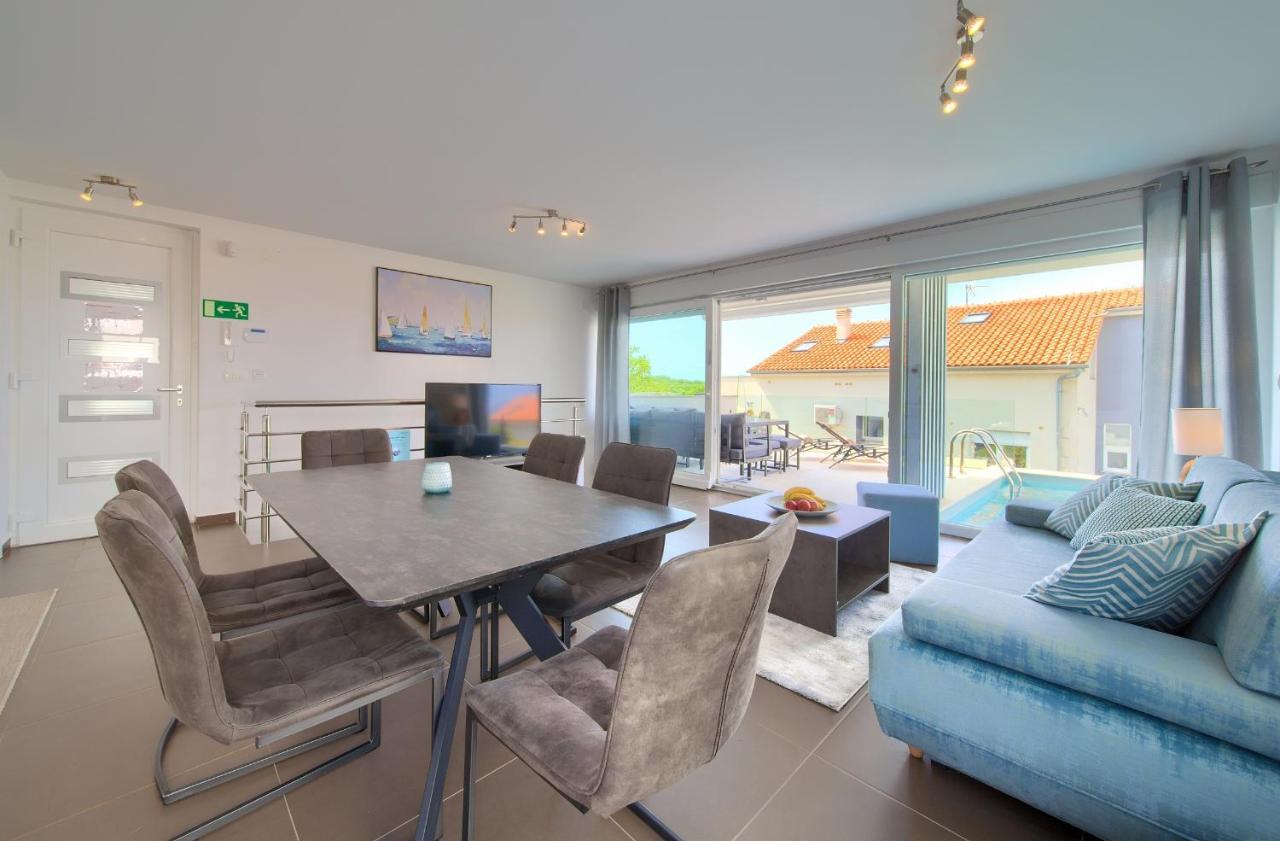 Villa Solis Lacus Modern Apartment - Private Heated Pool - Smart Tv Sky X - Free Parking Njivice Exteriör bild