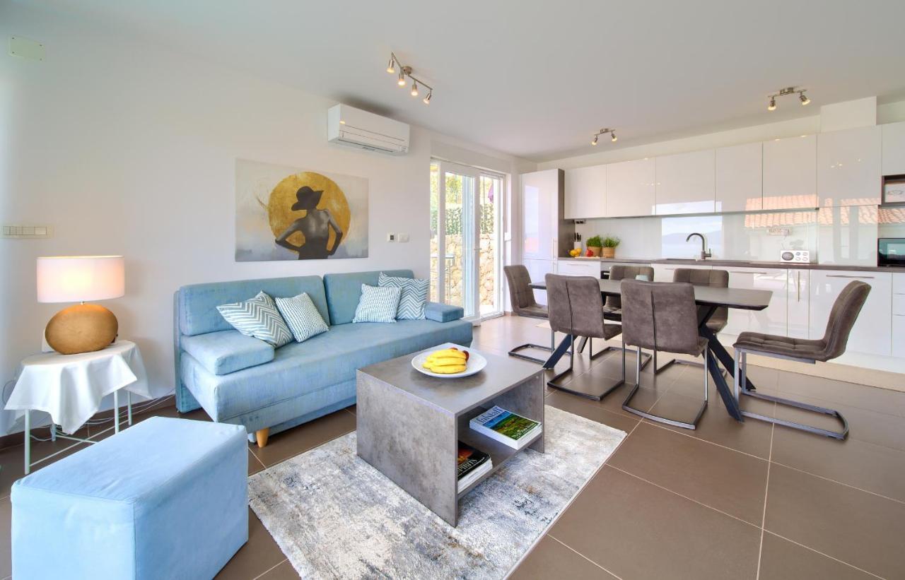 Villa Solis Lacus Modern Apartment - Private Heated Pool - Smart Tv Sky X - Free Parking Njivice Exteriör bild