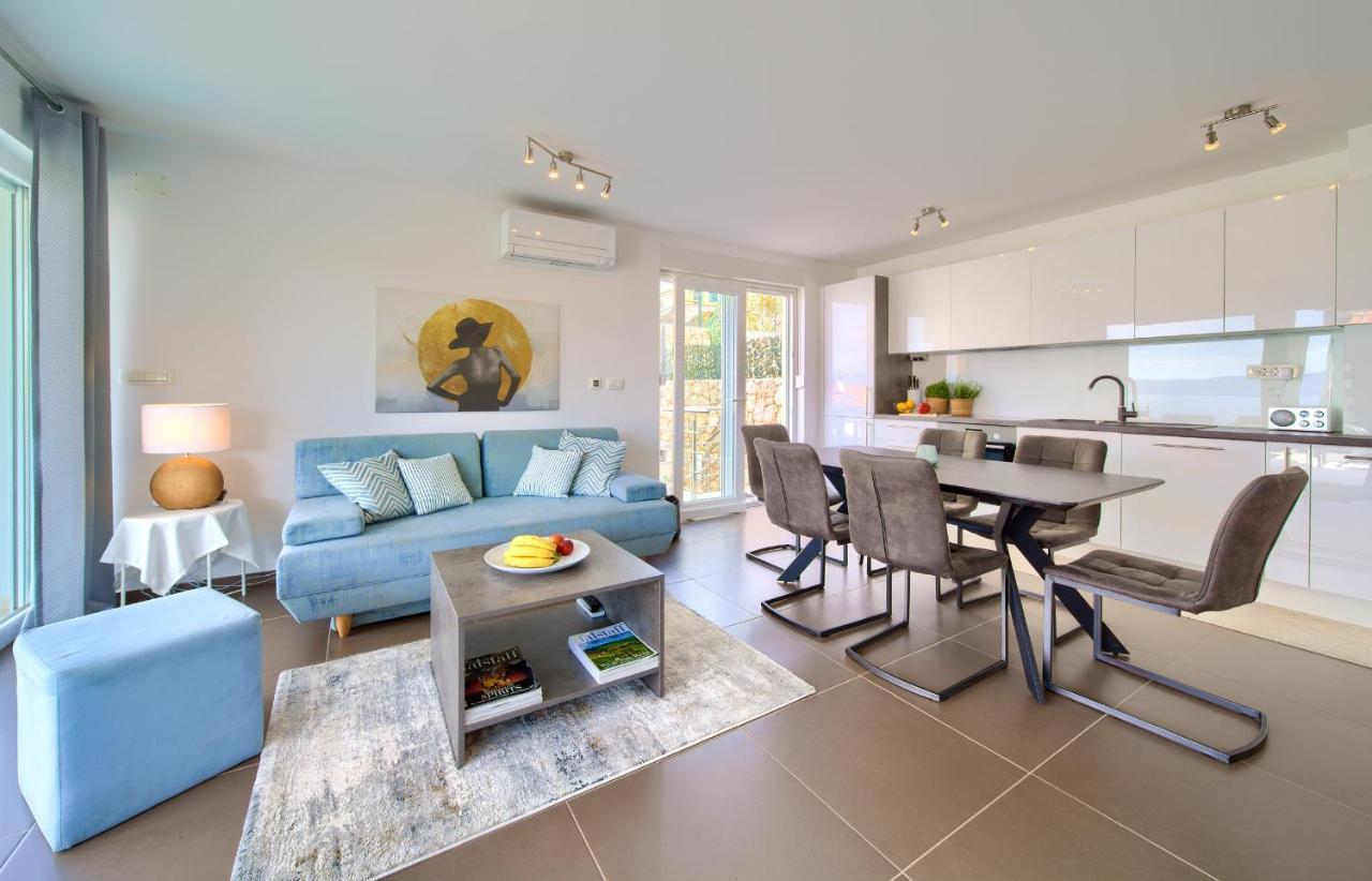Villa Solis Lacus Modern Apartment - Private Heated Pool - Smart Tv Sky X - Free Parking Njivice Exteriör bild