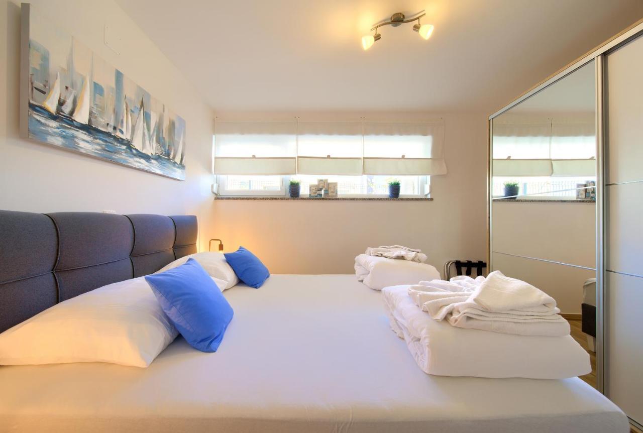 Villa Solis Lacus Modern Apartment - Private Heated Pool - Smart Tv Sky X - Free Parking Njivice Exteriör bild