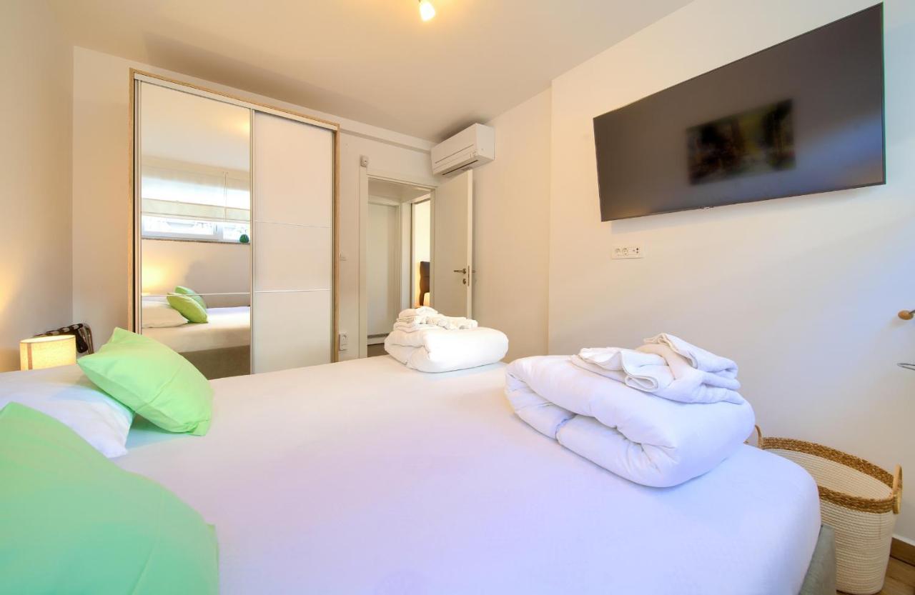 Villa Solis Lacus Modern Apartment - Private Heated Pool - Smart Tv Sky X - Free Parking Njivice Exteriör bild