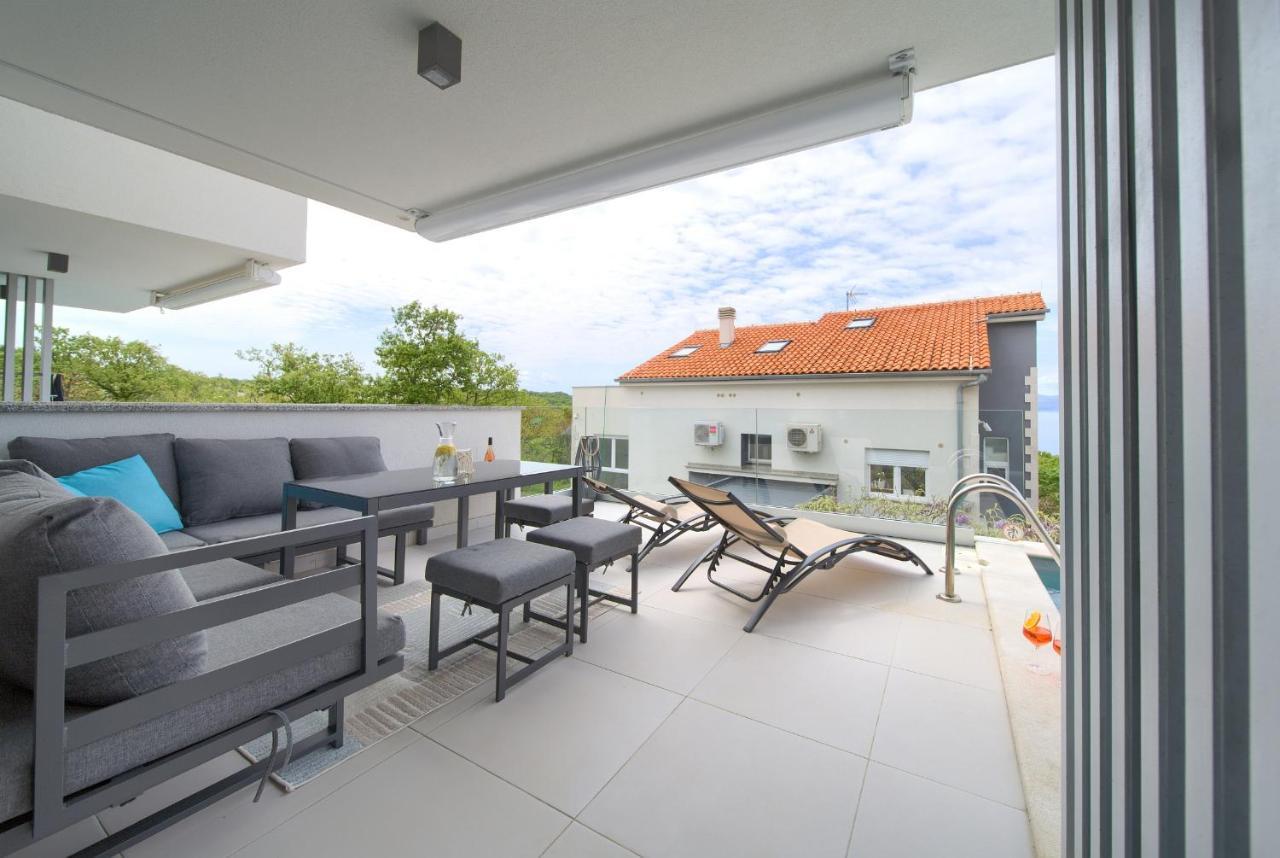 Villa Solis Lacus Modern Apartment - Private Heated Pool - Smart Tv Sky X - Free Parking Njivice Exteriör bild