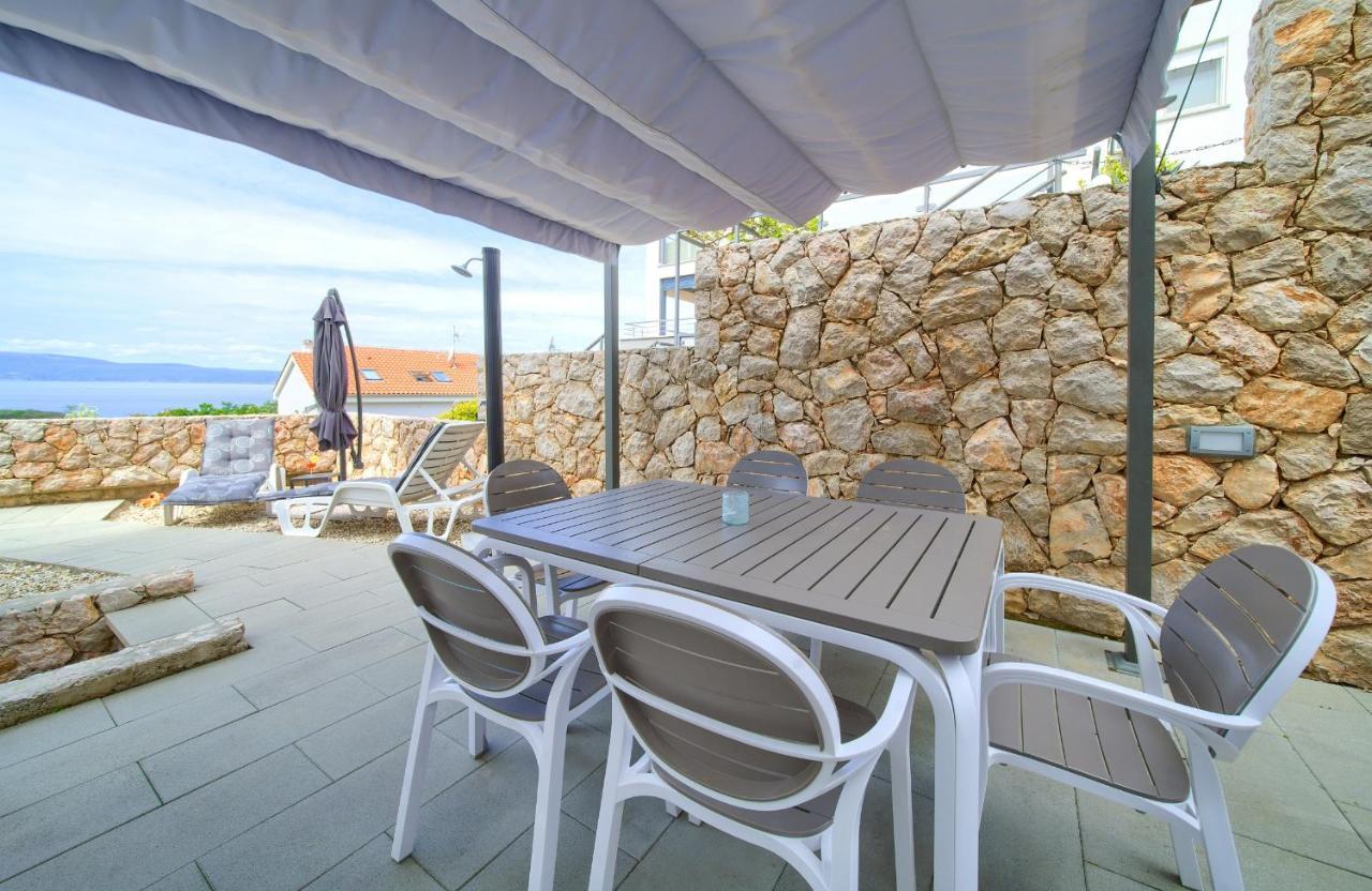 Villa Solis Lacus Modern Apartment - Private Heated Pool - Smart Tv Sky X - Free Parking Njivice Exteriör bild