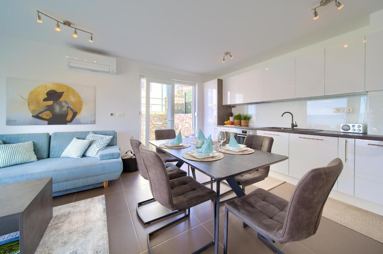 Villa Solis Lacus Modern Apartment - Private Heated Pool - Smart Tv Sky X - Free Parking Njivice Exteriör bild