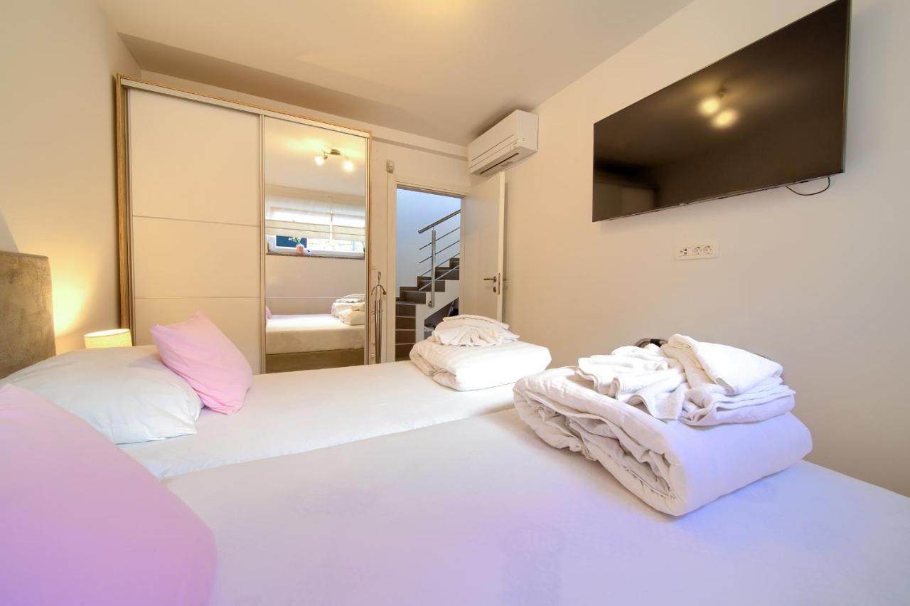 Villa Solis Lacus Modern Apartment - Private Heated Pool - Smart Tv Sky X - Free Parking Njivice Exteriör bild