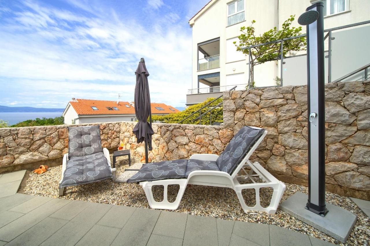 Villa Solis Lacus Modern Apartment - Private Heated Pool - Smart Tv Sky X - Free Parking Njivice Exteriör bild