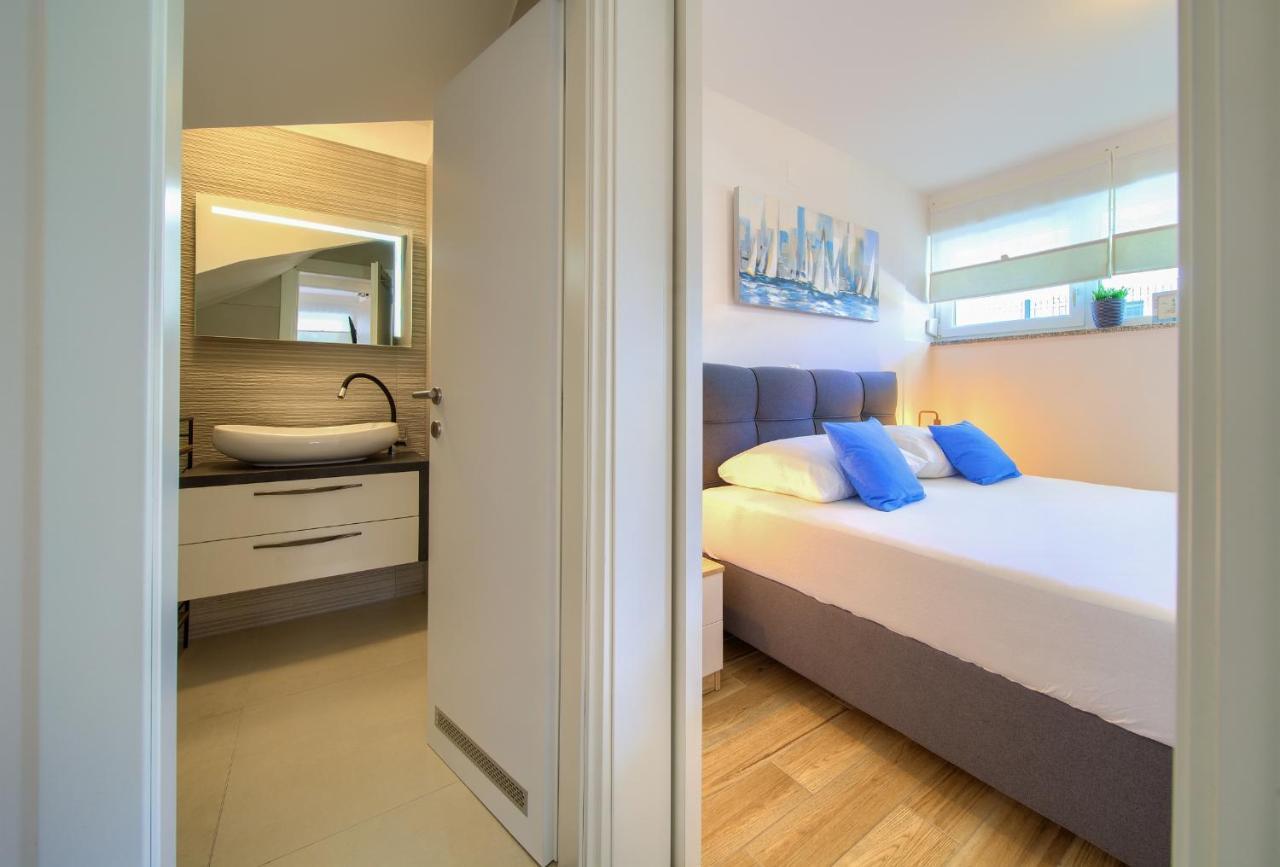 Villa Solis Lacus Modern Apartment - Private Heated Pool - Smart Tv Sky X - Free Parking Njivice Exteriör bild