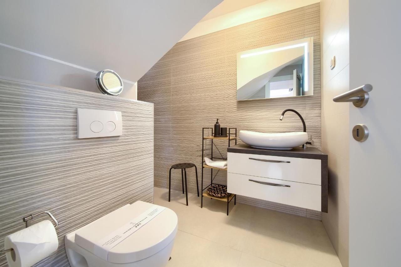 Villa Solis Lacus Modern Apartment - Private Heated Pool - Smart Tv Sky X - Free Parking Njivice Exteriör bild