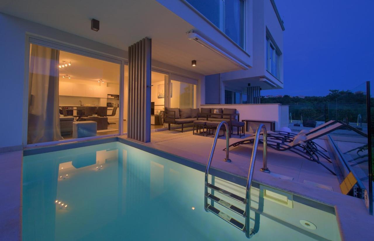 Villa Solis Lacus Modern Apartment - Private Heated Pool - Smart Tv Sky X - Free Parking Njivice Exteriör bild