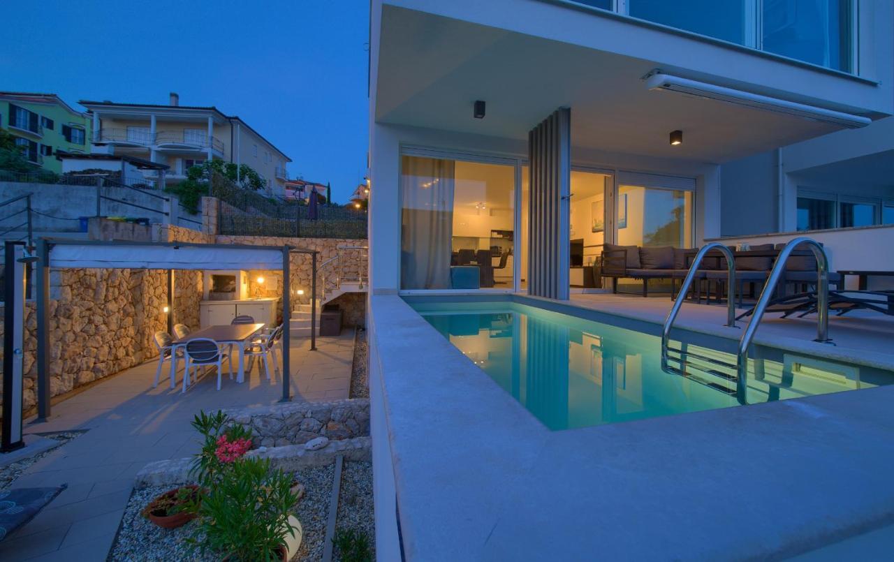 Villa Solis Lacus Modern Apartment - Private Heated Pool - Smart Tv Sky X - Free Parking Njivice Exteriör bild
