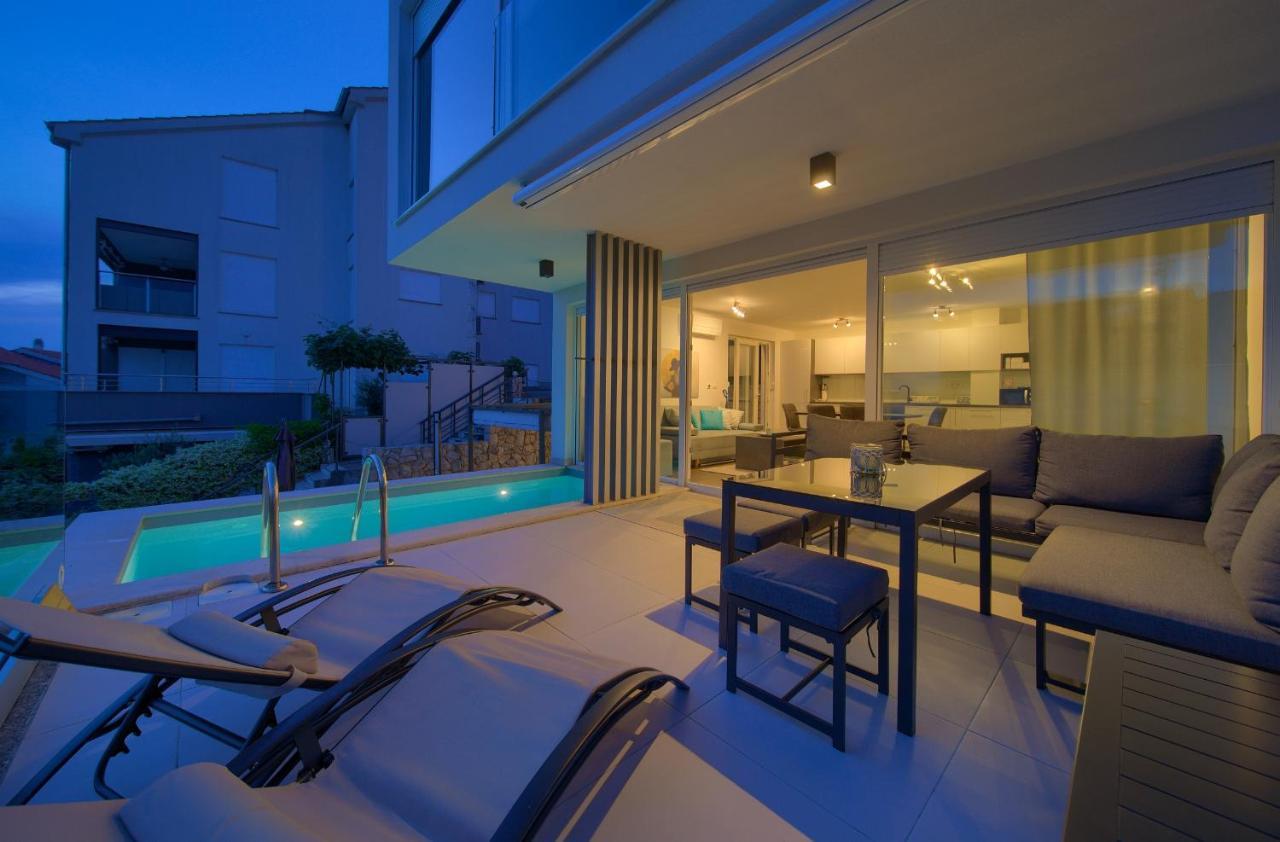 Villa Solis Lacus Modern Apartment - Private Heated Pool - Smart Tv Sky X - Free Parking Njivice Exteriör bild